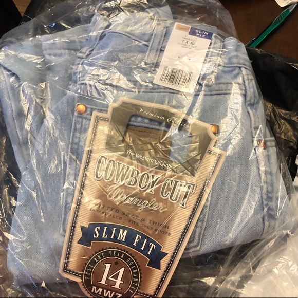 WOMEN'S WRANGLER COWBOY CUT SLIM FIT JEAN IN BLEACH - Picture 2 of 6